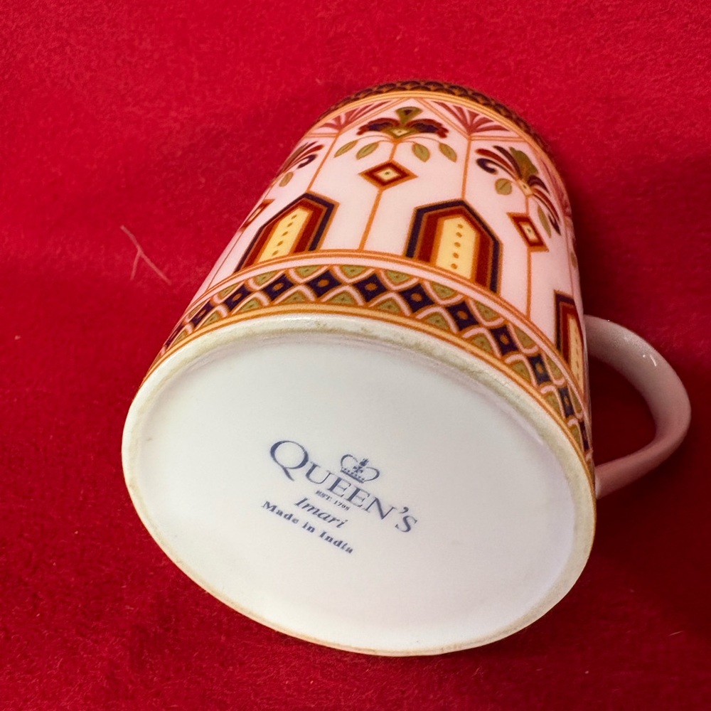 Queen's Mug with Intricate Design - Pink and Gold